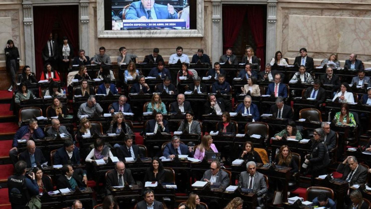 Diputados: el oficialismo incorporó a los seis radicales...