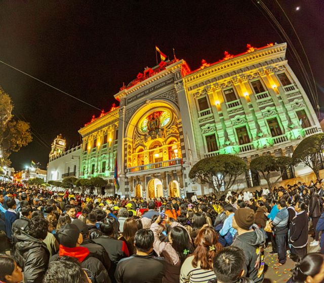 Sucre se viste de fiesta y de historia para abrir el...