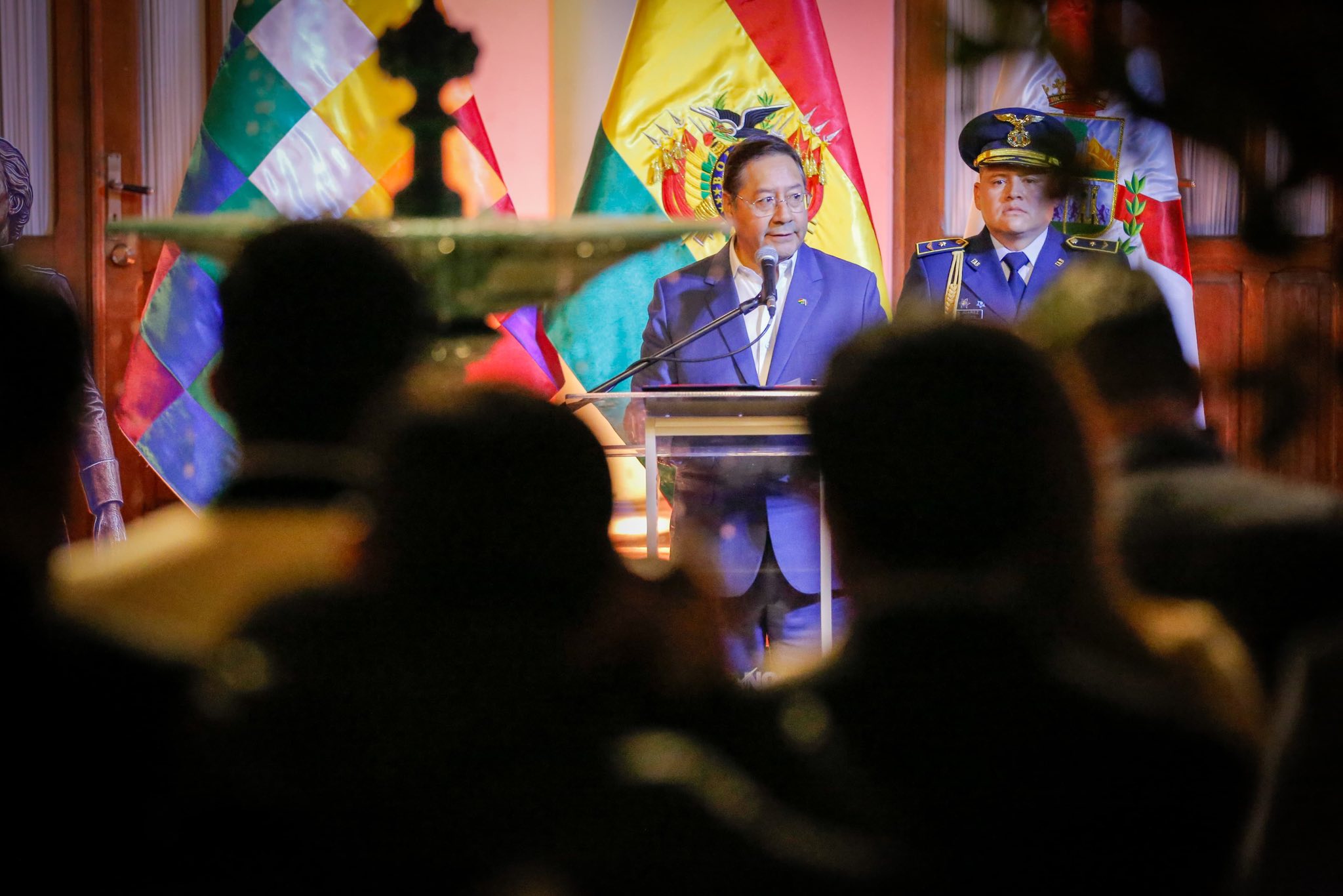 Arce dice que en las elecciones se decidirá por la...