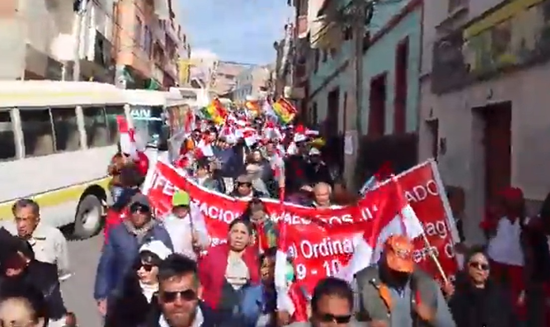Cívicos de Potosí cumplen marcha contra los contratos...