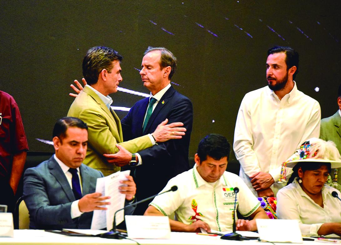 Paz y Quiroga sellan pacto de no agresión, pero siguen...