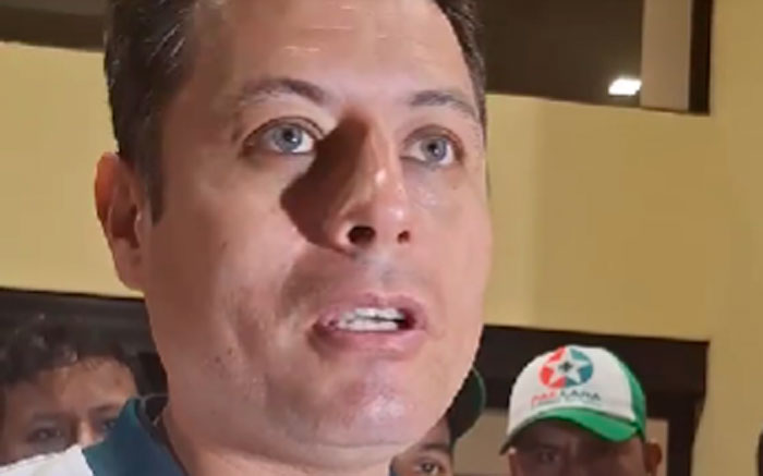 Lara se disculpa por no llegar a la reunión del TSE,...