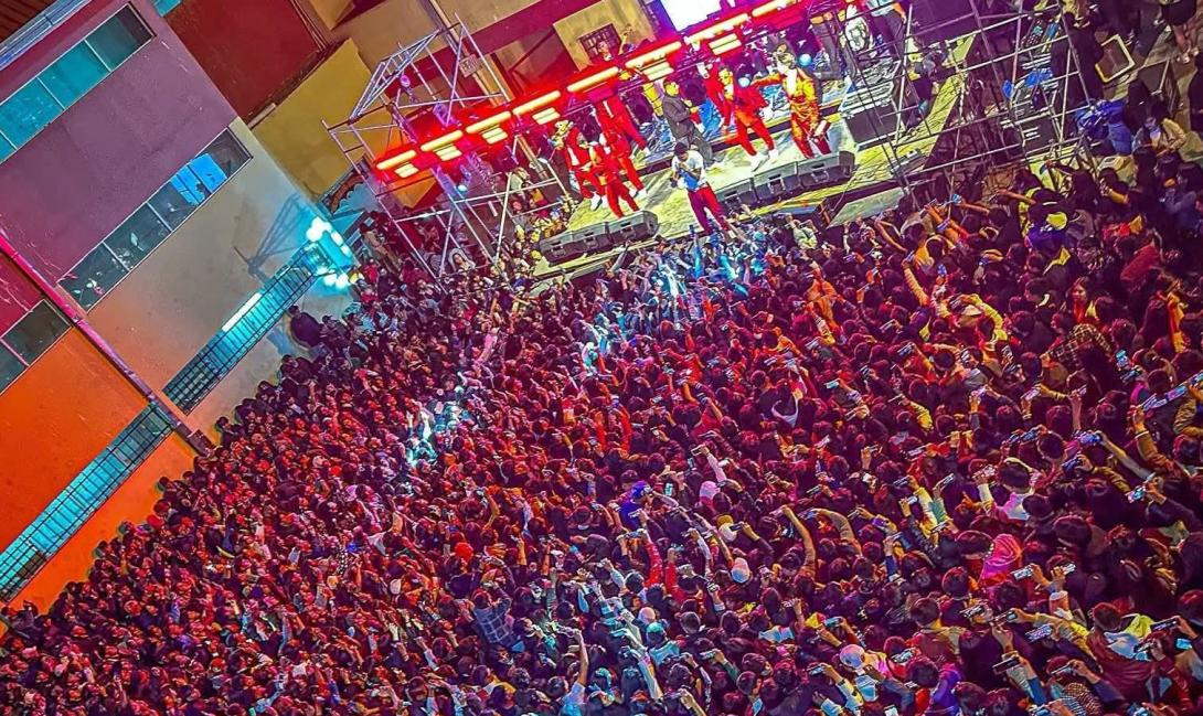 Una avalancha humana en una fiesta estudiantil deja...