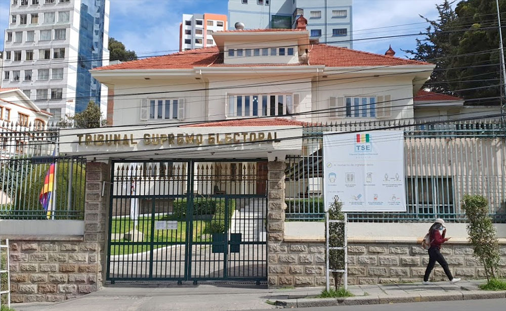 TSE adelanta la entrega de credenciales de autoridades...