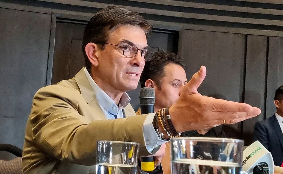 Paz dice que consultó con comunidades y ciudades sobre...