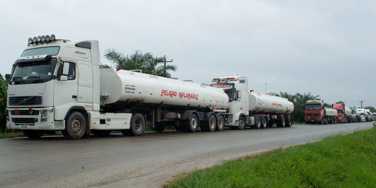 Arce promulga ley de importación de combustible y...