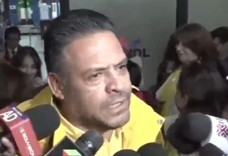 ‘Estamos volviendo con las manos limpias’, dice el exalcalde Luis Revilla tras su arribo a La Paz