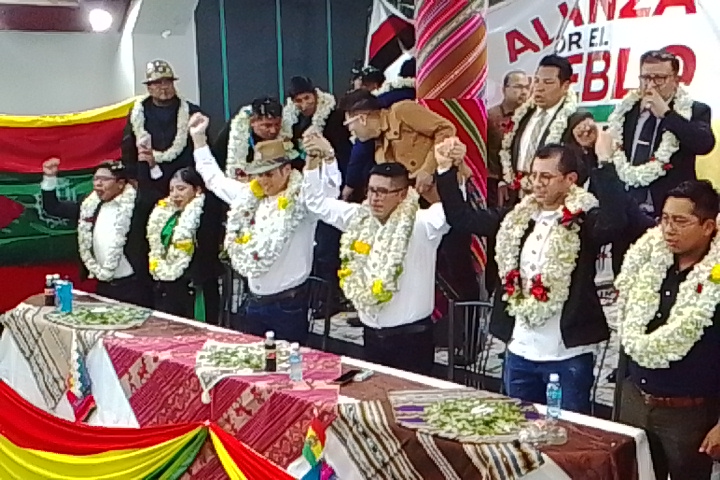 Edmand Lara presenta al tiktoker ‘El Mamani’ como precandidato para la Alcaldía de El Alto