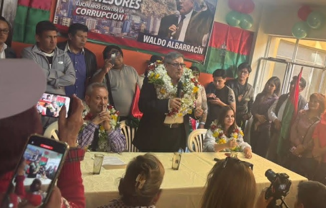 El exdefensor del Pueblo, Waldo Albarracín, anuncia...