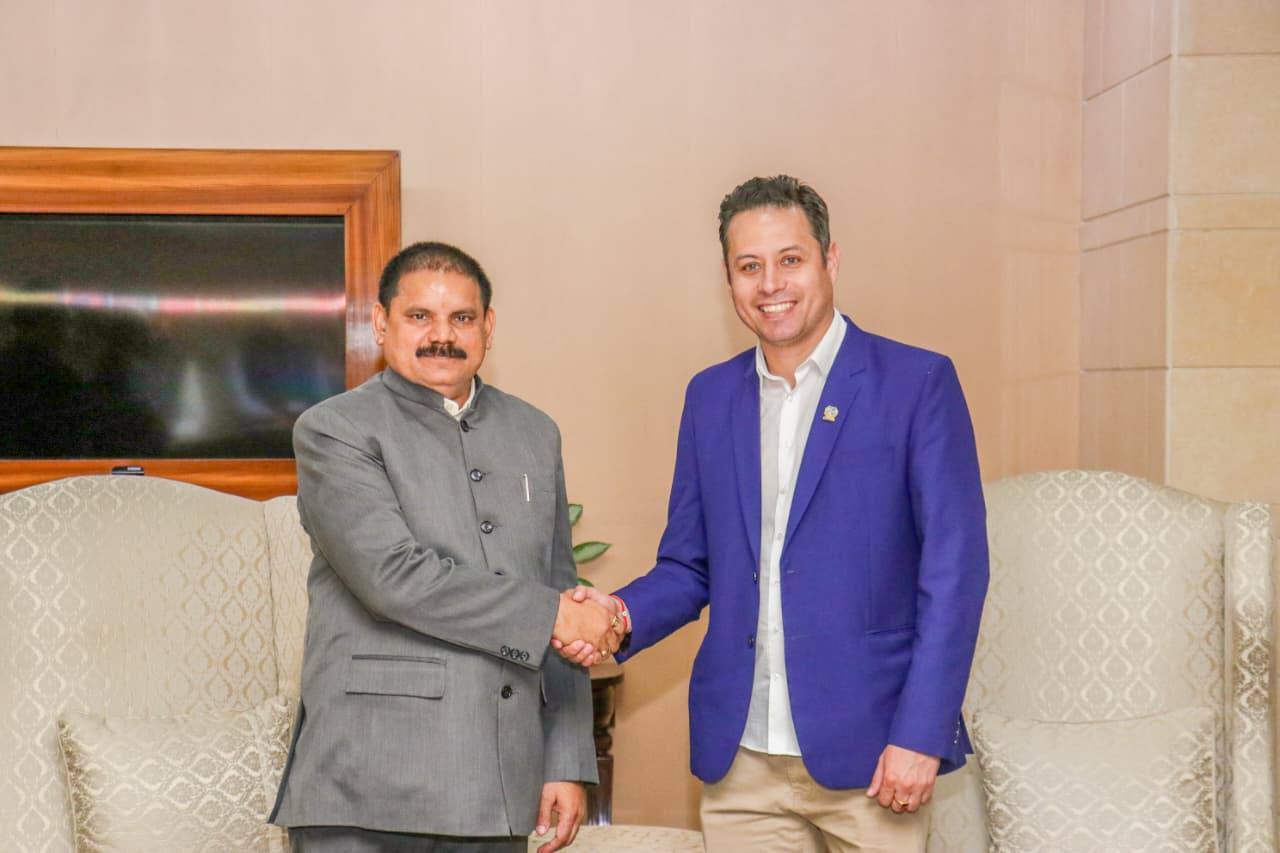 Vicepresidente Lara llega a India y participa en cumbre sobre inteligencia artificial