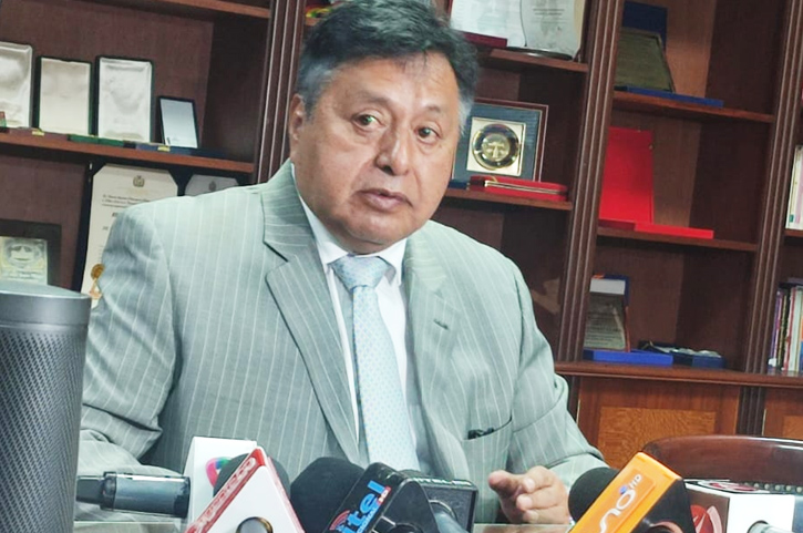 Vásquez: Estamos pasando del Estado del Derecho al “Estado del decreto” ásquez: Estamos pasando...