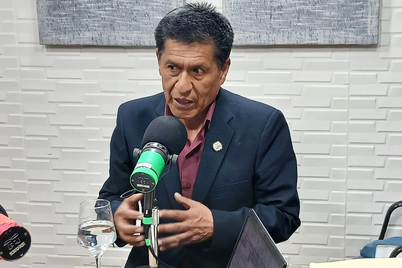 Ministro de Trabajo calcula que Argollo gana Bs 27.000 y lo desafía a mostrar papeletas