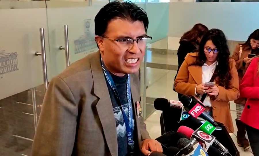 Nilton Condori afirma que tiene orden de aprehensión y no teme ser detenido